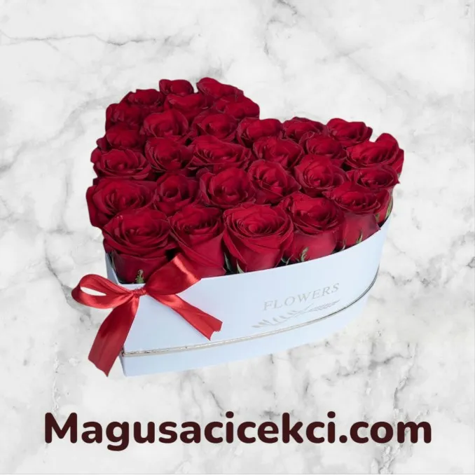Kutuda 33 Kırmızı Gül